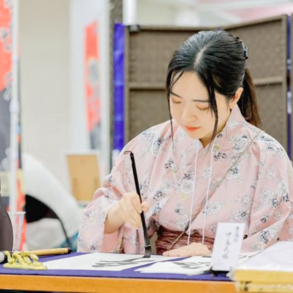 Neutral modern shadow motivational quote good vibes only Instagram postのコピー.png